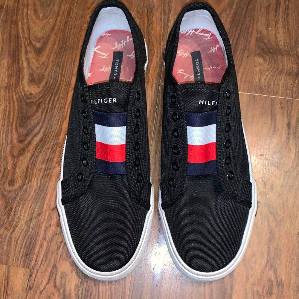 ⭐️ 7 1/2 Tommy Hilfiger Black Slip On Shoes size  7 1/2 M ⭐️